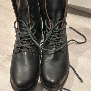 Like new condition! Only worn once. Manchester black.